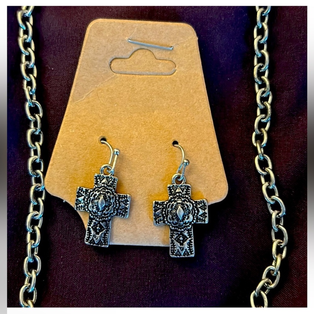 Western Cross necklace and earrings - Picture 4 of 4